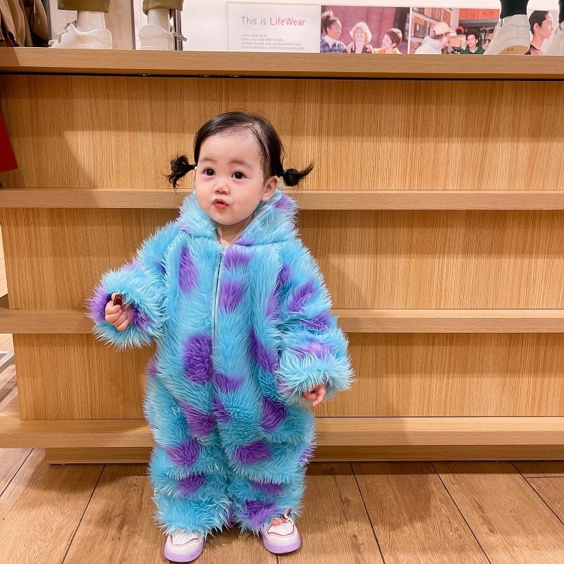 Süßer Baby-Overall mit Kapuze und Reißverschluss